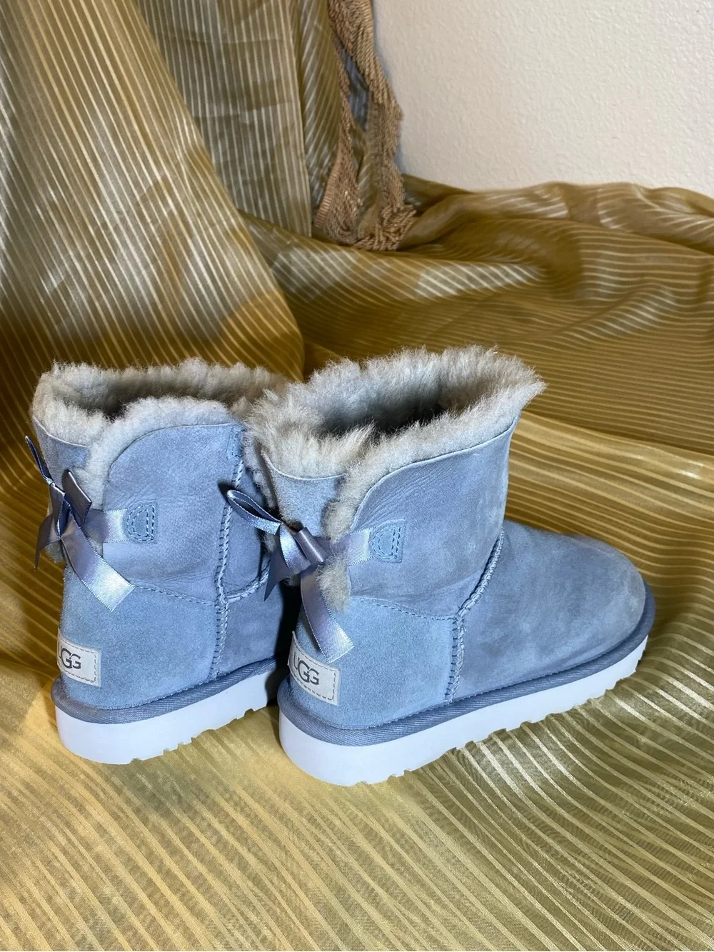 UGG Women's Short Boots Bow in Silver Blue Suede Genuine leather and fur, size 9